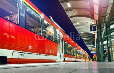 Leinwand-Bild 80 x 50 cm: "S-Bahn wartet am Bahnsteig - Zug Verspätung Abfahrt", Bild auf Leinwand