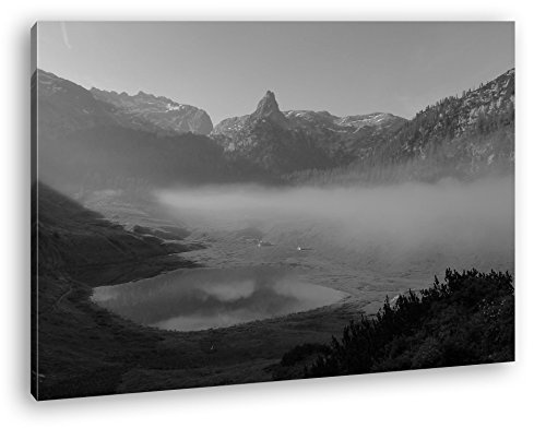 deyoli Funtensee im Nebel Effekt: Schwarz/Weiß im Format: 80x60 als Leinwandbild, Motiv fertig gerahmt auf Echtholzrahmen, Hochwertiger Digitaldruck mit Rahmen, Kein Poster oder Plakat