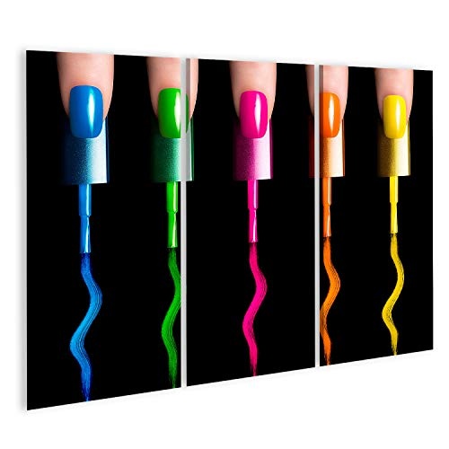 Bild Bilder auf Leinwand Fünf Finger mit fünf Nagellack-Pinseln in Fluor-Farben. Maniküreund Nagelkunstkonzept. Nahaufnahmebild getrennt auf Schwarzem Wandbild, Poster, Leinwandbild OTL-3P-DE