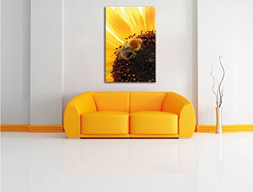 Biene auf Sonnenblume, Format: 70x100 auf hochkantiges Leinwand, XXL riesige Bilder fertig gerahmt mit Keilrahmen, Kunstdruck auf Wandbild mit Rahmen, günstiger als Gemälde oder Ölbild, kein Poster oder Plakat