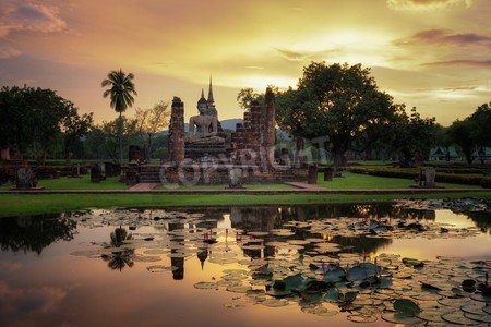 Leinwand-Bild 110 x 70 cm: "Buddha Statue at Wat Mahathat in Sukhothai Historical Park and water lilly in the pool,Thailand", Bild auf Leinwand