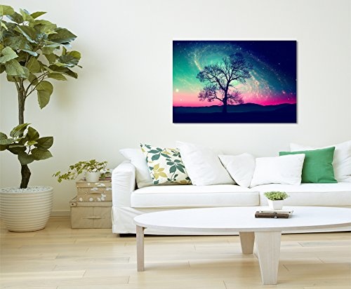 Paul Sinus Art Kunstfoto auf Leinwand 60x40cm Künstlerische Fotografie - Baumsilhouette vor Milchstraße auf Leinwand Exklusives Wandbild Moderne Fotografie für Ihre Wand in Vielen Größen