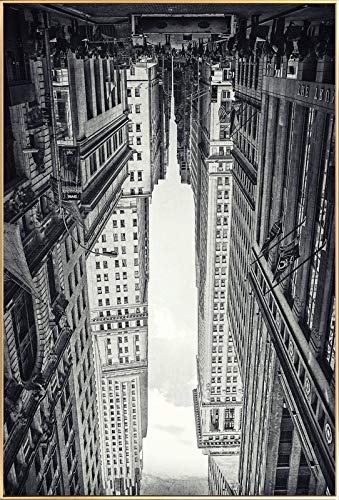 KunstLoft® Gerahmte Fotografie Walk on The Avenue 60x90cm | moderner Foto-Print hinter Echtglas | Stadt Hochhäuser Schwarz-Weiß | Fotokunst inkl. Aluminium-Bilderrahmen