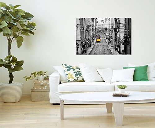 Paul Sinus Art Kunstfoto auf Leinwand 60x40cm Naturfotografie - Gelbe Straßenbahn in Lissabon, Portugal auf Leinwand Exklusives Wandbild Moderne Fotografie für Ihre Wand in Vielen Größen