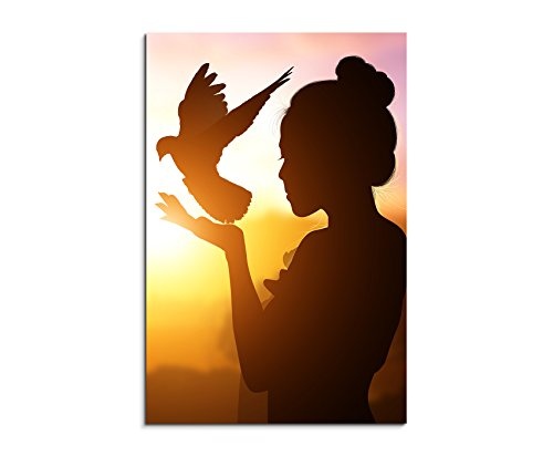 Fotoleinwand 90x60cm Künstlerische Fotografie - Frau mit Vogel und Sonnenaufgang
