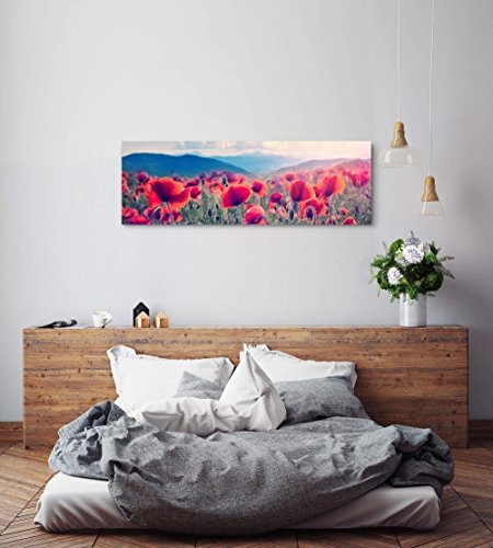 Bergwiese mit Mohnblumen - Panoramabild auf Leinwand in 150x50cm