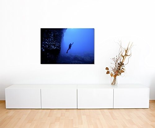 Paul Sinus Art Kunstfoto auf Leinwand 60x40cm Naturfotografie - Taucher Unter Wasser, Malta auf Leinwand Exklusives Wandbild Moderne Fotografie für Ihre Wand in Vielen Größen