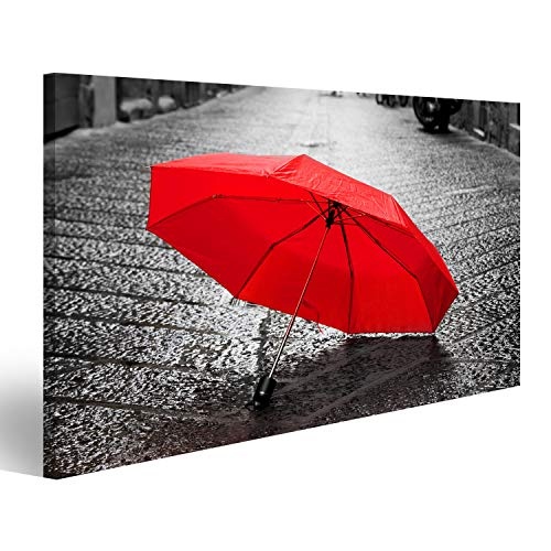 islandburner Bild Bilder auf Leinwand Roter Regenschirm auf Kopfsteinstraße in der Altstadt. Wind, Regen, stürmisches Wandbild Leinwandbild Poster DQC