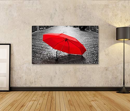 islandburner Bild Bilder auf Leinwand Roter Regenschirm auf Kopfsteinstraße in der Altstadt. Wind, Regen, stürmisches Wandbild Leinwandbild Poster DQC