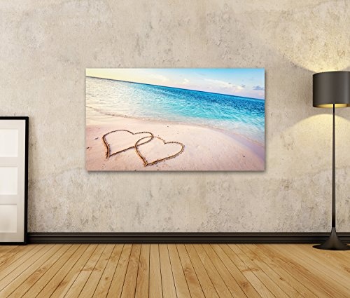 islandburner Bild Bilder auf Leinwand Zwei Herzen auf Sand von Einem tropischen Strand bei Sonnenuntergang gezeichnet. Wandbild Leinwandbild Poster DVW