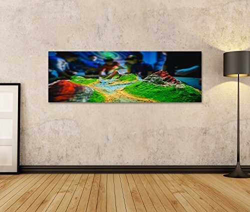 islandburner Bild auf Leinwand Kinetischer Sand. Hände von Kindern errichten Vulkane, Hügel, Flüsse von Sand, Spielen im Simulator Wandbild, Poster, Leinwandbild HOB-Pano