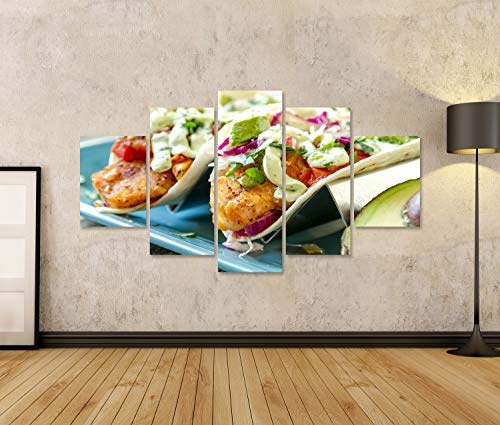islandburner Bild Bilder auf Leinwand Schließen Sie Oben von Tacos der frischen Fische mit Krautsalat, Avocado, Salsa und Kalkcreme in Einer Mehltortilla auf Wandbild, Poster, Leinwandbild OBZ