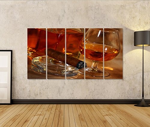 Bild auf Leinwand Kalter Whiskey und Zigarre vor altem Hintergrund Wandbild Poster Leinwandbild