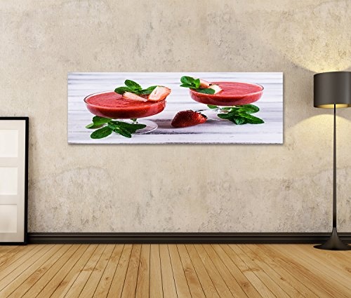 islandburner Bild Bilder auf Leinwand Kalte Erdbeersuppe mit Minze auf Holzuntergrund. Selektiver Fokus Wandbild Leinwandbild Poster DZW