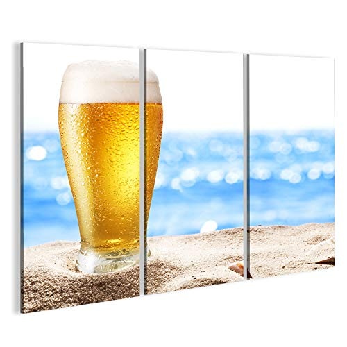 islandburner Bild auf Leinwand Foto von kaltes Bier botle in den Sand. Sekt im Hintergrund. Wandbild, Poster, Leinwandbild FXV