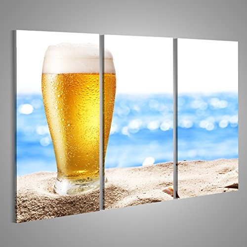 islandburner Bild auf Leinwand Foto von kaltes Bier botle in den Sand. Sekt im Hintergrund. Wandbild, Poster, Leinwandbild FXV