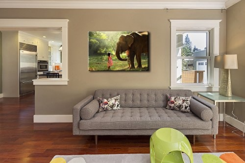 Berger Designs - Wandbild auf Leinwand als Kunstdruck in verschiedenen Größen. Kind spielt in der Wildnis mit Einem Elefanten. Beste Qualität aus Deutschland (80 x 60 cm BxH)