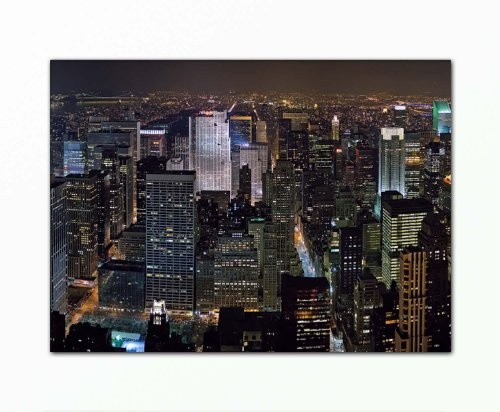 Berger Designs Stadtpanorama (New York Skyline at night - 80x110cm) Bild auf Leinwand als Kunstdruck mit Rahmen aus Holz. (New York Weltstadt Nacht Lichtermeer Wolkenkratzer). 100% Made in Germany