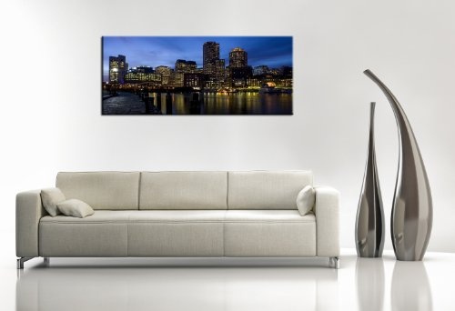 Berger Designs Stadtbild modern (Along the Harbor 70x120 cm) Bild fertig gerahmt mit Keilrahmen. Schöner Kunstdruck als Wandbild mit Rahmen aus Holz. Made in Germany - Qualität aus Deutschland