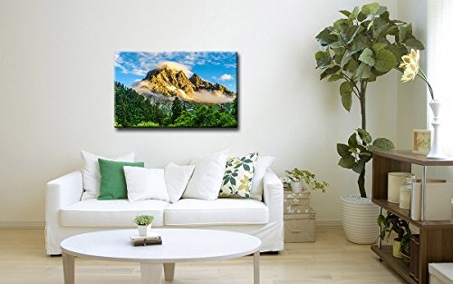 Berger Designs - Wandbild auf Leinwand als Kunstdruck in verschiedenen Größen. Schöner Berggipfel im Nebelschleier. Beste Qualität aus Deutschland (120 x 80 cm BxH)