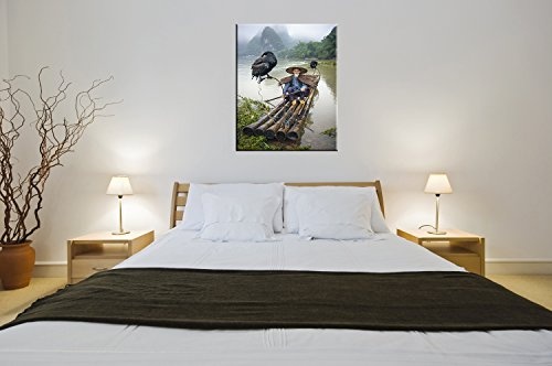 Wandbild "Chinesischer Fischer" 100 x 70cm-Ansicht auf Leinwand und Holzkeilrahmen (Natur, Landschaft, Fischer, Asien, Floß, Wasser, Berge, Vogel) - Beste Qualität, handgefertigt in Deutschland - Ganz einfach auspacken, aufhängen und freuen -