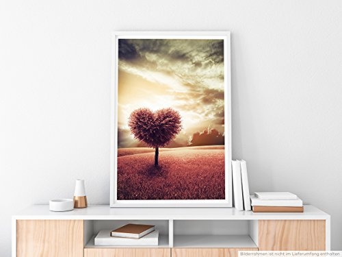 Best for home Artprints - Fotocollage von herzförmigen Baum auf rosa Wiese- Fotodruck in gestochen scharfer Qualität