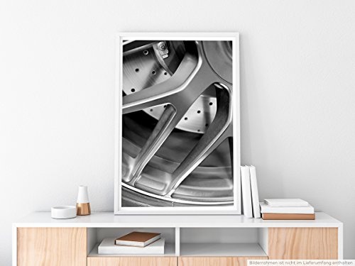 Best for home Artprints - Künstlerische Fotografie - Nahaufnahme von Auto Felgen eines Sportwagens mit Scheibenbremse - Fotodruck in gestochen scharfer Qualität