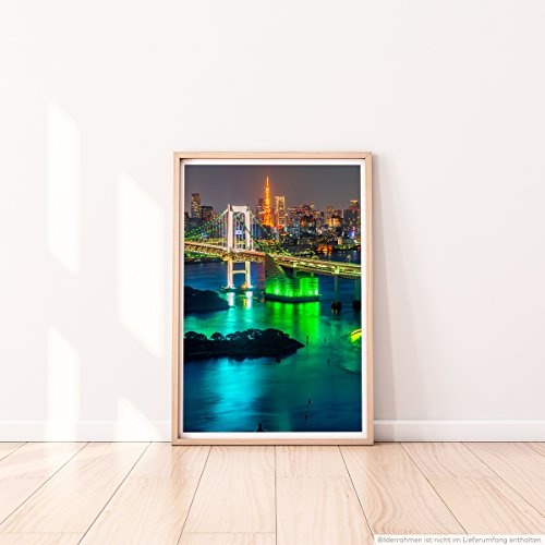 Best for home Artprints - Urbane Fotografie - Rainbow Brücke Hängebrücke über den Hafen von Tokio Skyline bei Nacht- Fotodruck in gestochen scharfer Qualität
