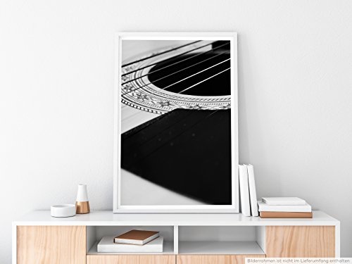 Best for home Artprints - Künstlerische Fotografie - Saiten ( Seiten ) einer Westerngitarre schwarz weiß- Fotodruck in gestochen scharfer Qualität