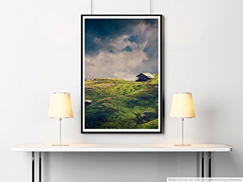 Best for home Artprints - Art - Einsame Berghütte auf einer Wiese- Fotodruck in gestochen scharfer Qualität