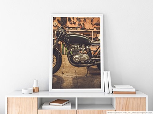 Best for home Artprints - Künstlerische Fotografie - Vintage Motorrad in der Garage- Fotodruck in gestochen scharfer Qualität