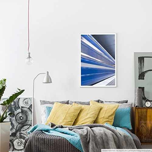 Best for home Artprints - Urbane Fotografie - Einfahrende blaue Bahn- Fotodruck in gestochen scharfer Qualität