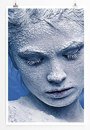 Best for home Artprints - Künstlerische Fotografie - Porträt eines mit Schnee bedeckten Mädchens- Fotodruck in gestochen scharfer Qualität