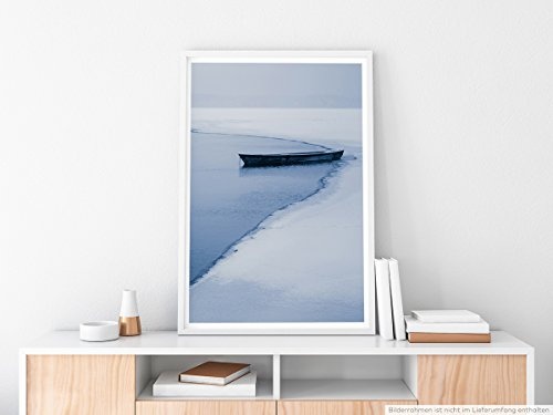Best for home Artprints - Art - Einsames Boot am eingefrorenen See- Fotodruck in gestochen scharfer Qualität