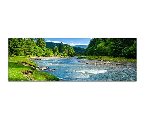Wandbild auf Leinwand als Panorama in 120x40 cm Landschaft Wald Wiese Fluss! Blauer Himmel im Gebirge mit reißendem Bach und einem schönen grünen Wald mit Tannen .