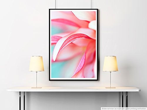Best for home Artprints - Kunstbild - Beschnittene pink rote Blüte mit grünem Hintergrund- Fotodruck in gestochen scharfer Qualität