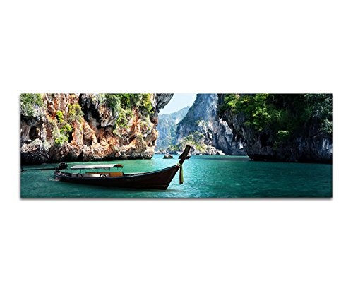 Wandbild auf Leinwand als Panorama in 120x40 cm Thailand Long-tail boat zwischen Felsen im türkis blauem Wasser. Den Urlaub an der Wand. Qualität von bestforhome.