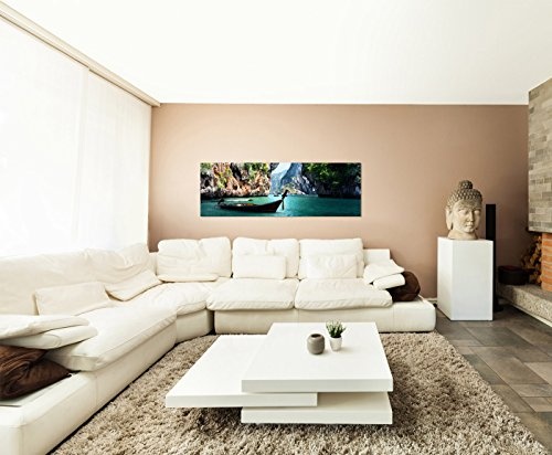 Wandbild auf Leinwand als Panorama in 120x40 cm Thailand Long-tail boat zwischen Felsen im türkis blauem Wasser. Den Urlaub an der Wand. Qualität von bestforhome.