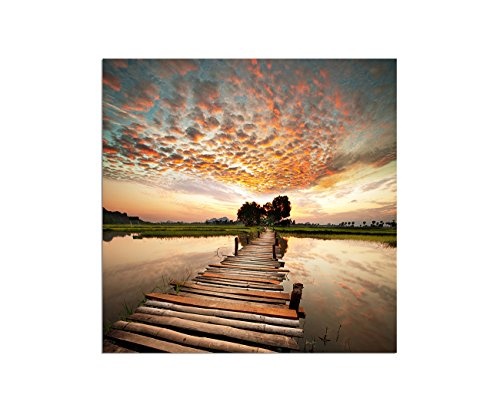 80x80 cm - Holzsteg im Reisfeld bei Sonnenuntergang. Schönes Landschaftsbild aus Asien. ( Tropen ) Abendhimmel spiegelt sich im Wasser. - Bild auf Keilrahmen modern stilvoll - Bilder und Dekoration
