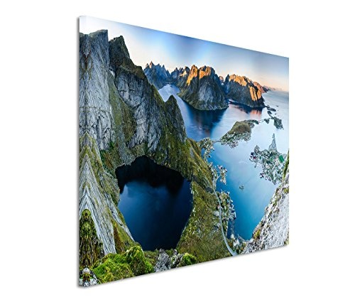 Modernes Bild 120x80cm Landschaftsfotografie - Malerisches Reine Dorf auf den Lofoten Inseln in Norwegen