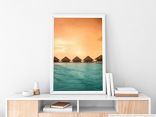 Best for home Artprints - Art - Wasser Bungalows in einer sonnigen Lagune- Fotodruck in gestochen scharfer Qualität