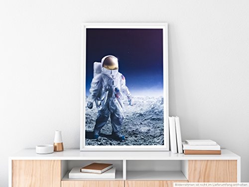 Best for home Artprints - Astronaut in Mondlandschaft vor blauem Himmel- Fotodruck in gestochen scharfer Qualität