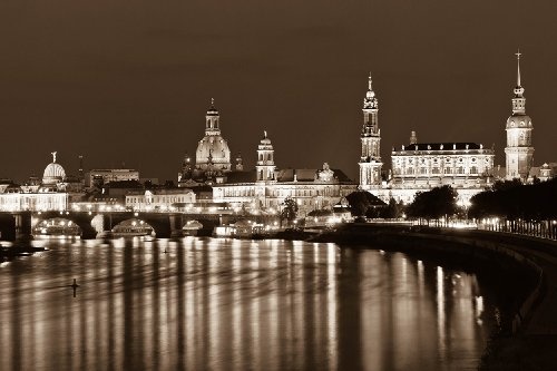 Bilderdepot24 Vlies Fototapete - Dresden Skyline bei Nacht - Deutschland - sephia - Sepia - 300x200 cm - mit Kleister - Poster - Foto auf Tapete - Wandbild - Wandtapete - Vliestapete