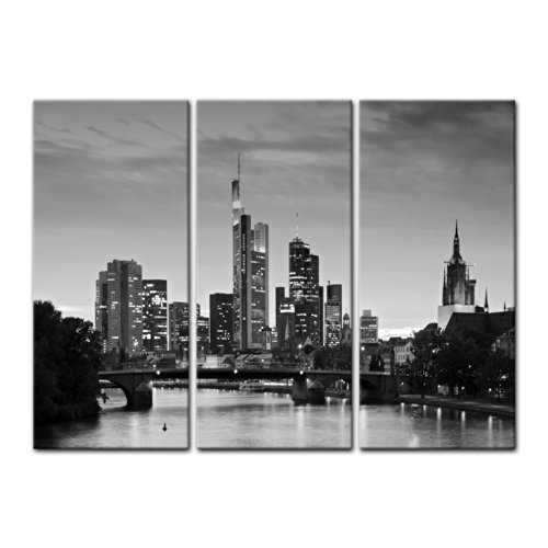 Bilderdepot24 Leinwandbild Frankfurt Skyline schwarz weiß - Deutschland bei Nacht - Deutschland 120x80cm 3tlg. - fertig gerahmt, direkt vom Hersteller