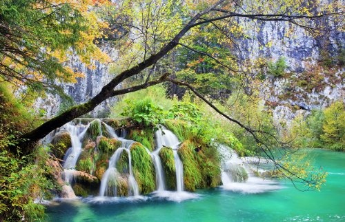 Fototapete selbstklebend Wasserfall im Herbst - 230x150...