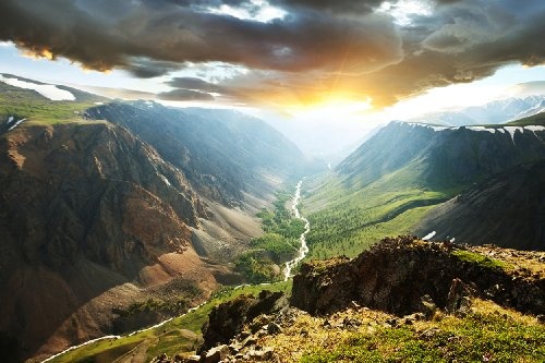 Fototapete selbstklebend Berge mit Sonnenuntergang - 270x180 cm - Bildertapete Fotoposter Poster - Natur Landschaft Tal Gipfel Himmel Wolken