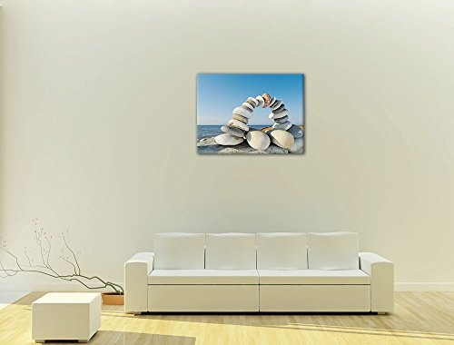 Wandbild - Steinbogen - Bild auf Leinwand - 80x60 cm einteilig - Leinwandbilder - Geist & Seele - Bogen Balance - Land Art - Steine balancieren als Bogen