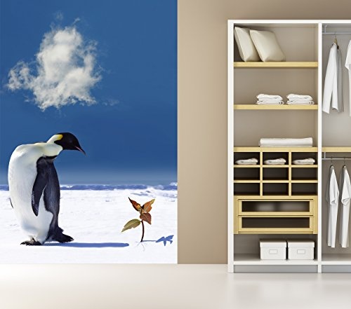 Bilderdepot24 Vlies Fototapete - Pinguin mit Blume - 180x270 cm - mit Kleister - Poster - Foto auf Tapete - Wandbild - Wandtapete - Vliestapete