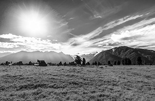 Bilderdepot24 Vlies Fototapete - Grüne Landschaft in Neuseeland - schwarz Weiss - 150x100 cm - mit Kleister - Poster - Foto auf Tapete - Wandbild - Wandtapete - Vliestapete