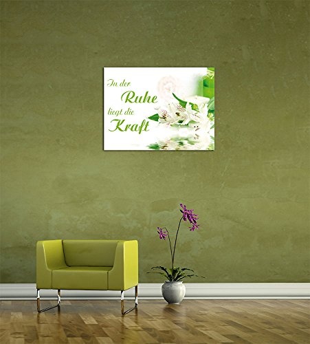 Wandbild - In der Ruhe liegt die Kraft - Bild auf Leinwand 80 x 60 cm - Leinwandbilder - Bilder als Leinwanddruck - Geist & Seele - grüne Schrift - Orchidee und Wasser